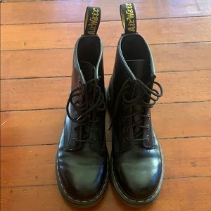 Dr Martin’s Modern Classic Smooth 1460 8 hole boot